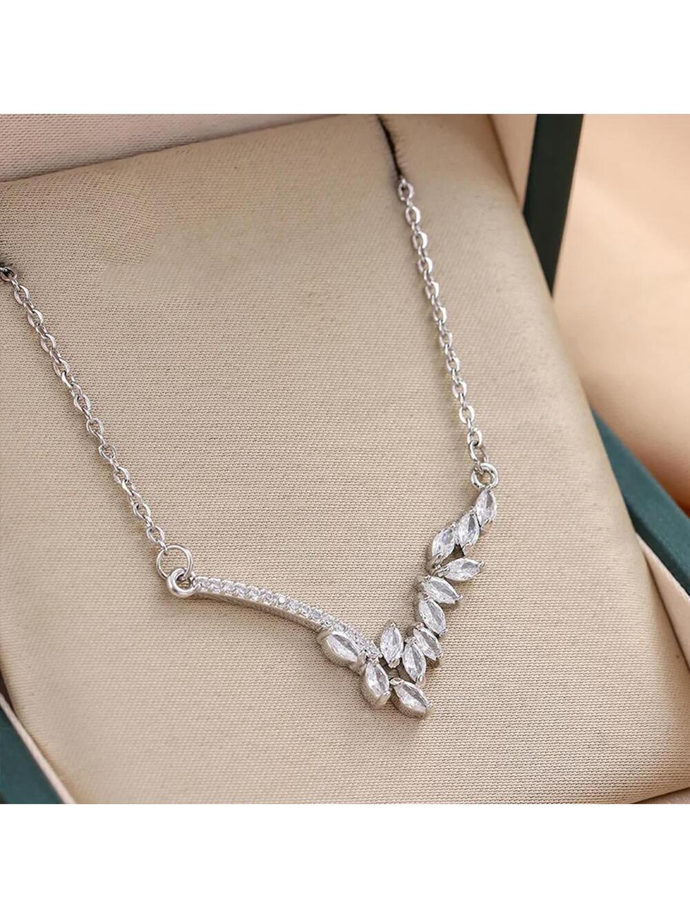 V-shaped marquise - Necklace - Silver - CZs - 18"